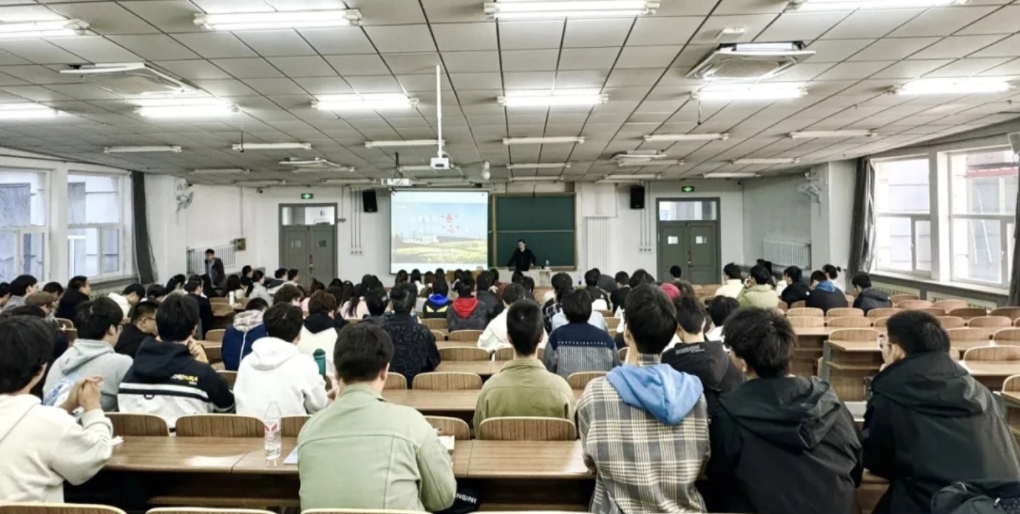 讀書破萬“卷”：深化校企聯(lián)動 賦能長久發(fā)展